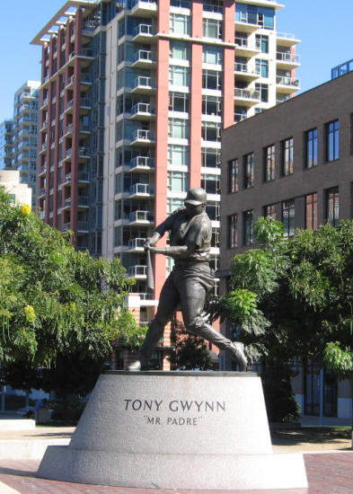statue of padres superstar tony gwynn