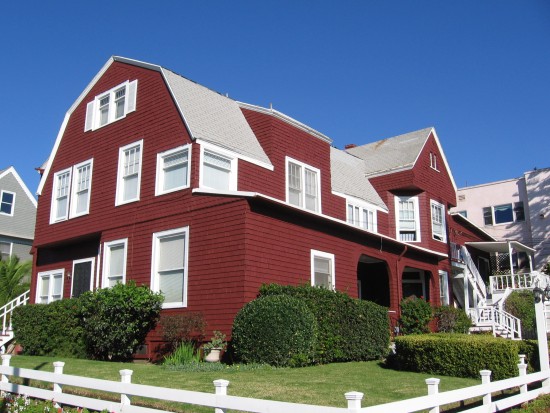 the red farm house on bankers hill