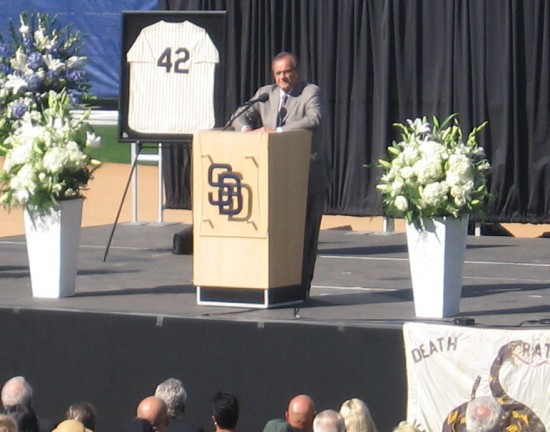Joe Torre represents Major League Baseball at Coleman memorial.