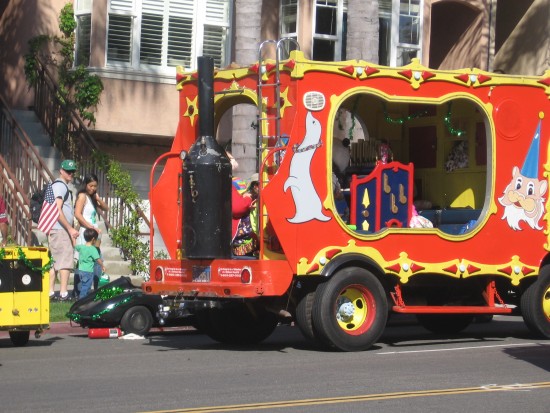 A colorful calliope stands by near start of parade route.