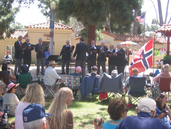 Crowd watches Norwegian singers on stage.