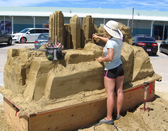 This artist is making a representation of San Diego's skyline!