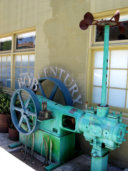 I believe 21st Century Bob used to be an antique store here.