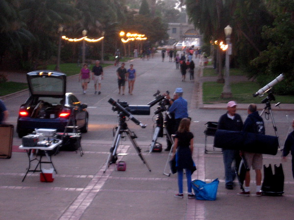 Lights come on along El Prado and more stargazing enthusiasts arrive.