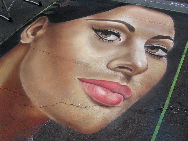 Shaina Joel chalk art shows Italian actress Sophia Loren.