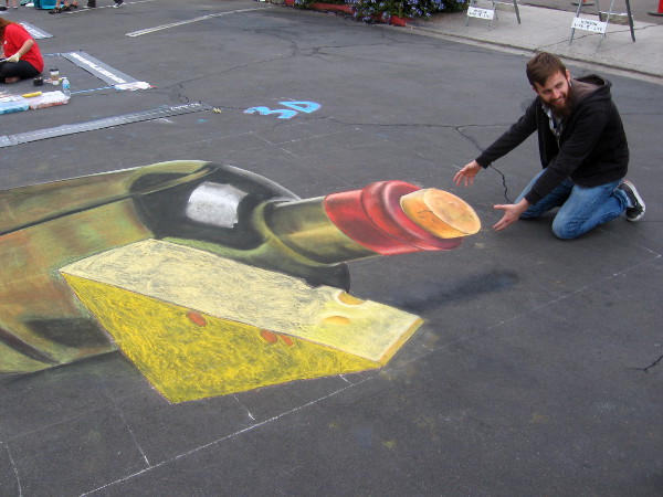 Lilianai Mai created three dimensional chalk art for Festa visitors to enjoy!