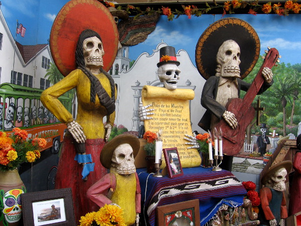 Día de los Muertos display with a strong Mexican flavor.
