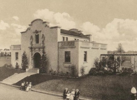 Montana State Building, near the site of today's International Cottages.