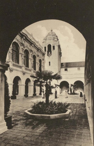 Visitors back in 1915 enjoy the Southern California Counties Building's elegant patio.