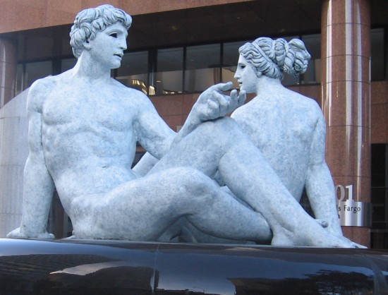 Fountain of Two Oceans sculpture suddenly becomes white!