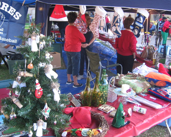 Lots of vendors everywhere had holiday crafts that would make great gifts.