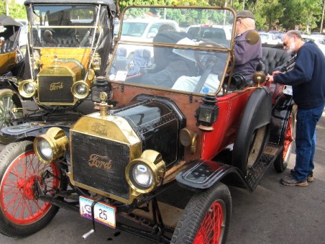 Gentlemen, take your seats! We're about to get started!