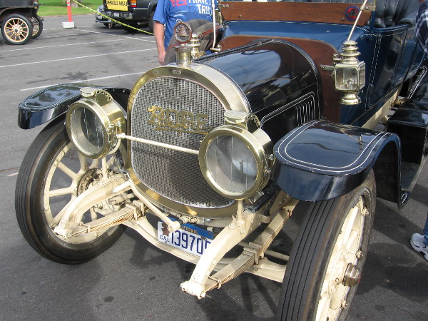 I love this shiny oval grill on a Pope-Hartford.