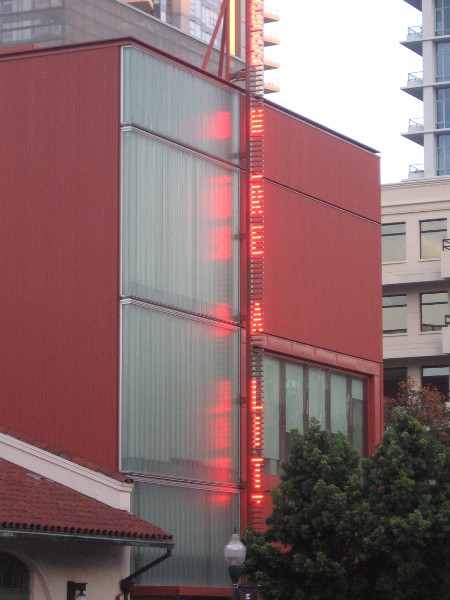 Vertically moving words on Museum of Contemporary Art San Diego don't seem to make sense.