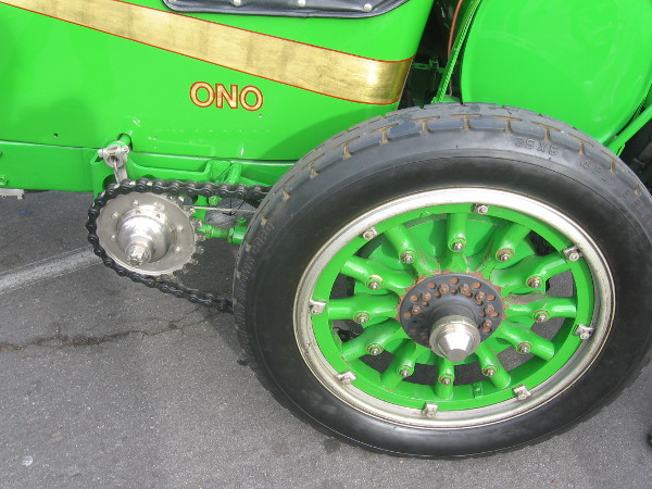 Someone nearby joked: It's a motorcycle chain!