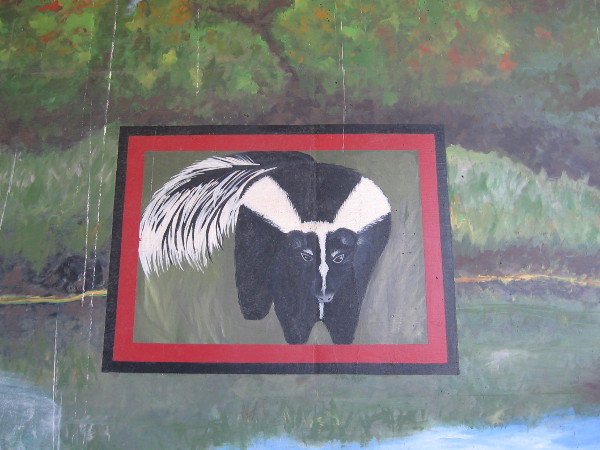 So does a skunk! I didn't smell this critter, however.