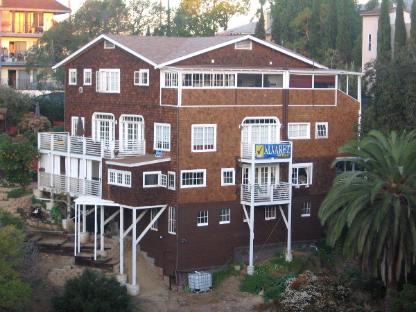 This super cool condo is located near the Third Avenue trailhead.