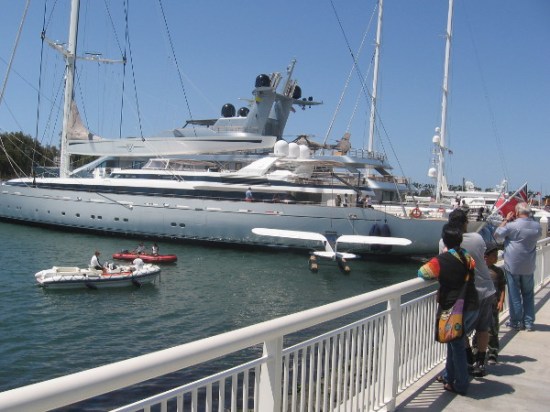 During another walk I noticed an airplane in the water beside M5.
