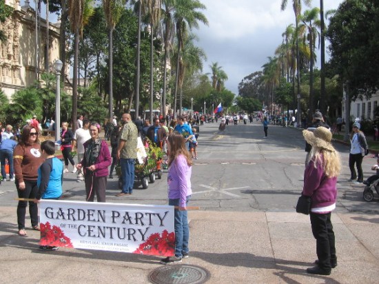 The Garden Party of the Century Parade is underway and turning onto El Prado!