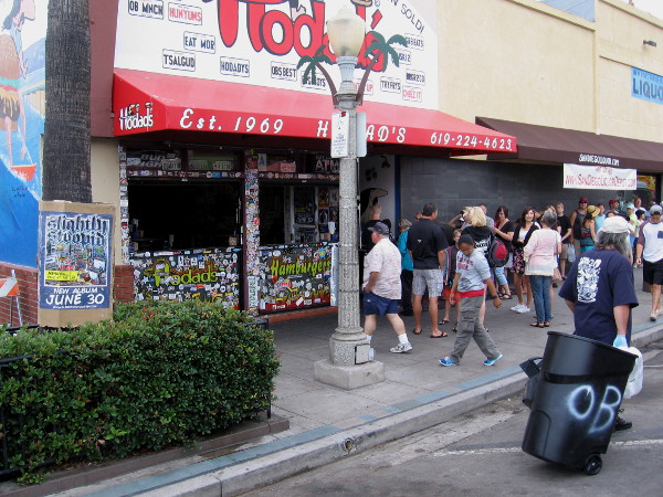 Legendary Hodad's had a burger-eating competition!