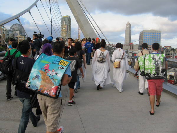 Time to head back across Harbor Drive as the day ends. Even a pair of Leias have to eat dinner.