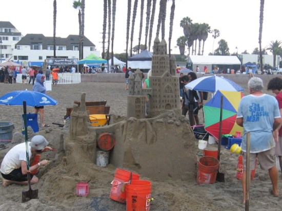 The Sandcastle Man team is building an elaborate sandcastle! Of course!