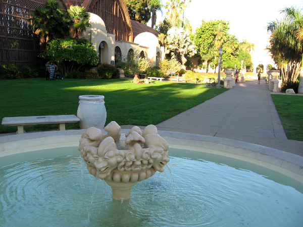 Both fountains--on either side of the Botanical Building--have been beautifully restored!