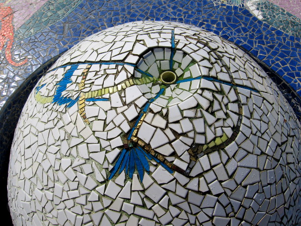 The central pearl is a fountain that bubbles with water. It wasn't running the day I took these photographs.