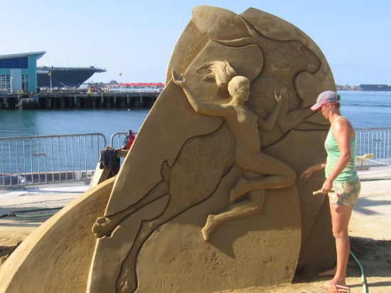 Susanne Ruseler's sculpture is called Long Jump. An Olympic athlete leaps like a rabbit!