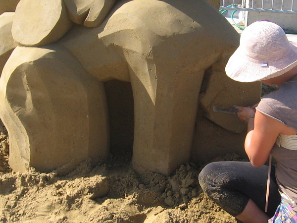 The steady hand of a world-class sand artist.