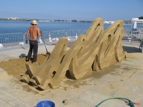 Photo Finish is the name of Jorvis Kivits' curvy piece. It's an unusual, wonderful thing to behold!