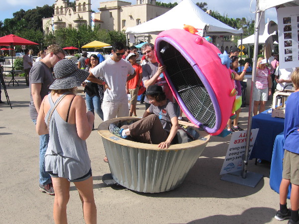 Four of these funny cupcakes cars were cruising around Plaza de Panama and up and down El Prado.