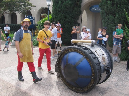 And here comes another cool rolling steampunkish robot thingamajig. How cool is this. Human imagination on display at Maker Faire!