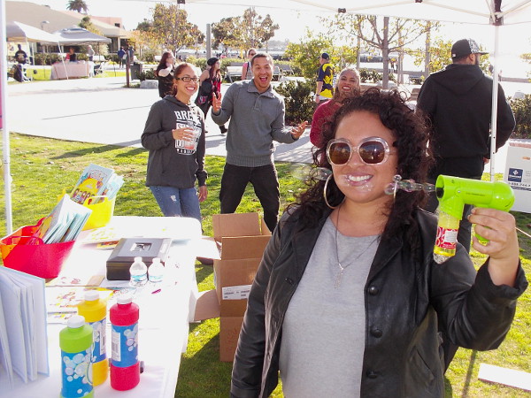 This super nice lady posed while blowing some bubbles! And I got photobombed! What fun!