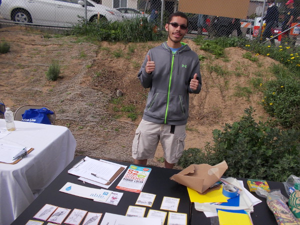 This super cool volunteer at a fun kids activity table gave me the thumbs up!