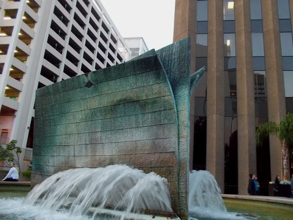 The unique water fountain Bow Wave, by Malcolm Leland, 1972. Outward splashing water tricks the eye and the bronze sculpture seems to move forward!
