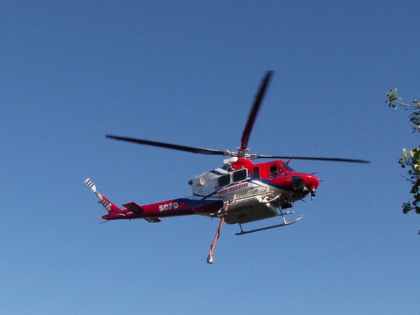 A San Diego Fire Department chopper has sucked up more water from the river and flies again toward the northwest! The fire must have been small, because the action above the river didn't seem to last for more than 15 minutes.
