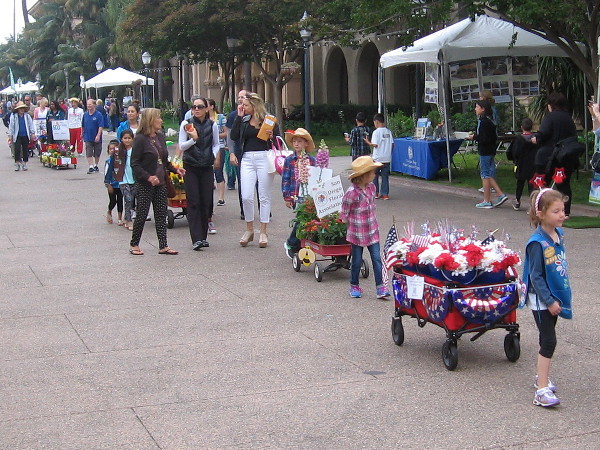 Here comes the morning parade! The Garden Party was just beginning and the later crowds hadn't quite materialized yet.