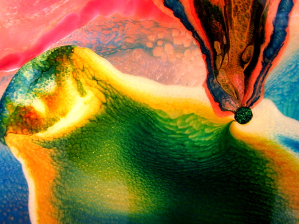 02 Close-up photo of amazing holographic painting by Liguori.