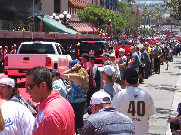 Thousands turned out in downtown San Diego today to pay tribute to their favorite baseball teams and players.