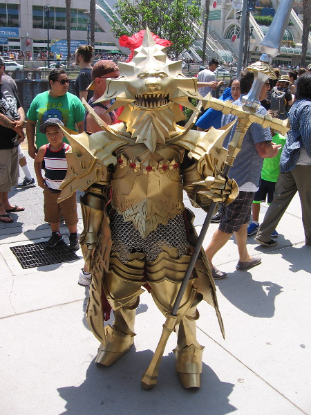 Incredible cosplay of Ornstein the Dragon Slayer, from Dark Souls.
