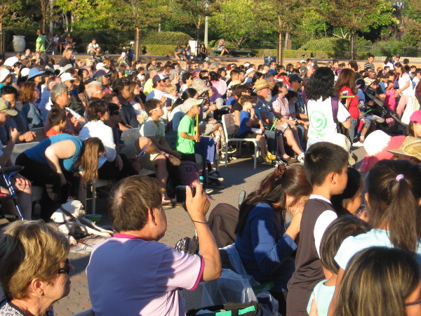 A very large crowd turned out this year for the Chinese Moon Festival in Balboa Park. The benches in the Spreckels Organ Pavilion were packed.