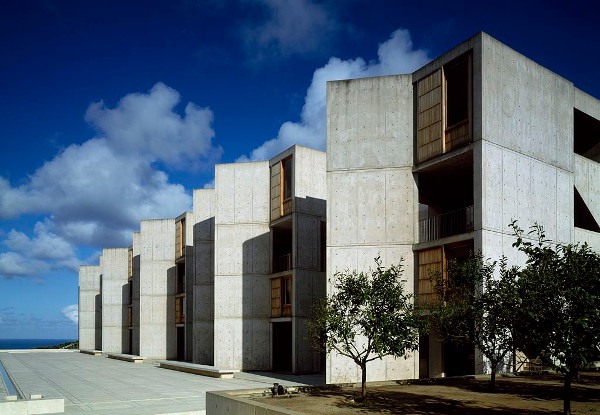 Salk Institute in La Jolla from the interior courtyard. (A cropped public domain photo from Wikimedia Commons.)