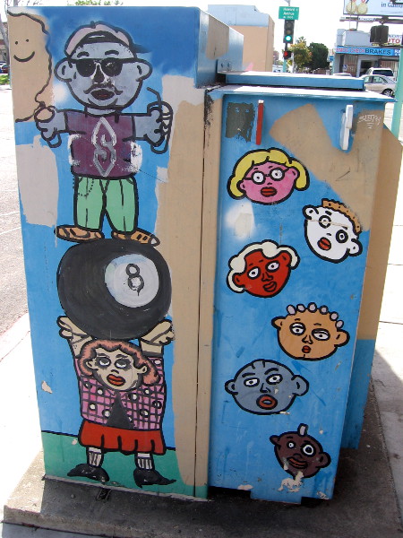 More multi-colored faces on the other side of the box. And some fun figures, too!