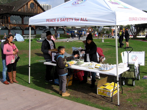 The generous people of WE EMPOWER HER offer free food to anyone passing by. Their mission is to help create a compassionate world.