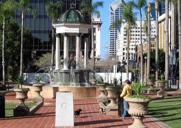 My feet this New Year's Day took me through Horton Plaza Park. I recently posted a blog with photos of the Broadway Fountain lit for Christmas at night.