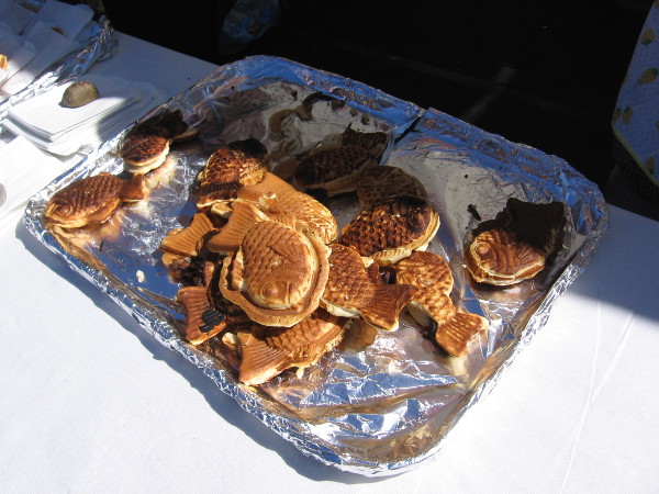 I'd never eaten Taiyaki before, and it was really good!