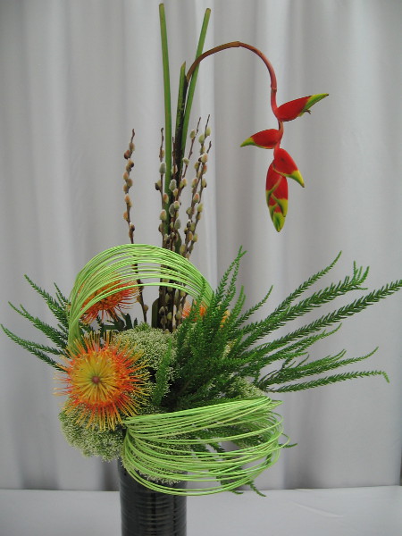 A fantastic arrangement by Rumi Rice. Human creativity and natural materials combine to bring one dream to life.