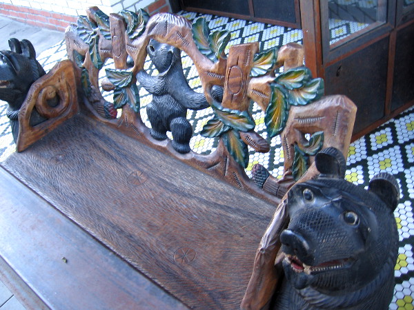 I love this carved wooden bear bench! But for the life of me, I can't remember where I photographed this! I think somewhere near Petco Park . . . maybe.