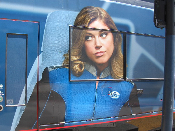 Adrianne Lee Palicki, as Kelly Grayson, first officer and the captain's ex-wife.